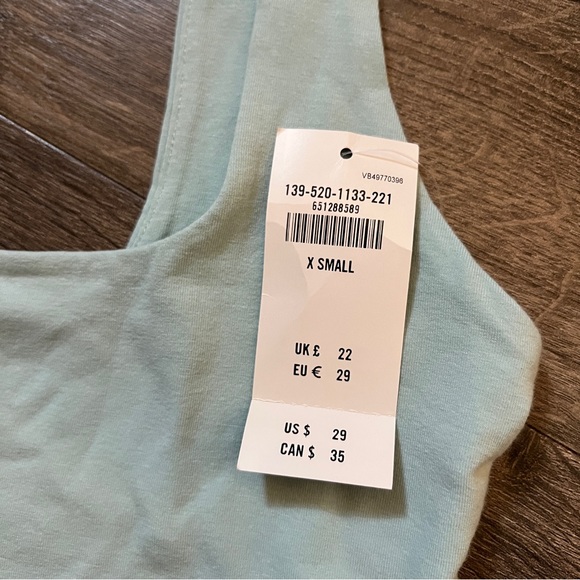 NWT🔥 A&F crop top, XS - Picture 3 of 3